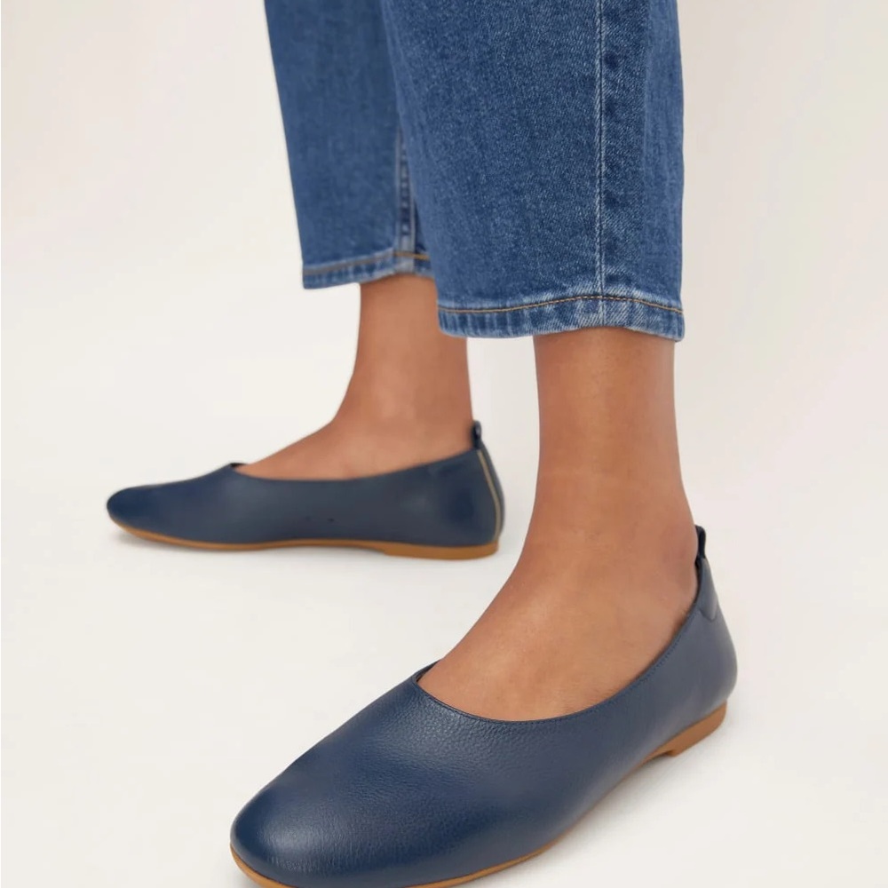 Everlane Day Glove Navy Blue Leather Flats